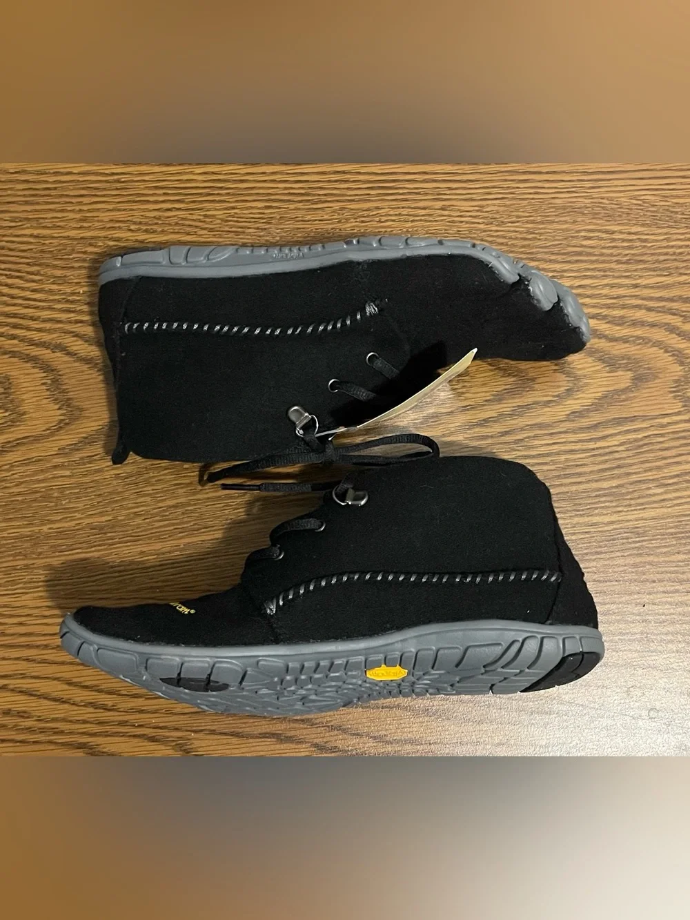 Vibram Black FiveFingers Men's Toe-Style Minimalist Lace-Up Sneakers - Picture 4 of 6